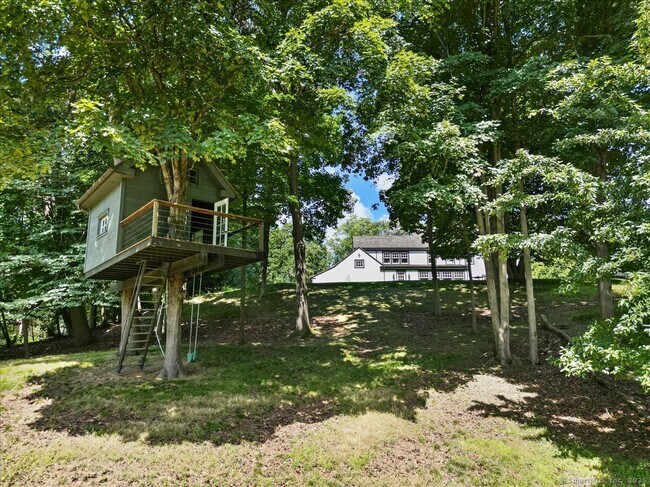 Building Photo - 92 Hillcrest Park Rd