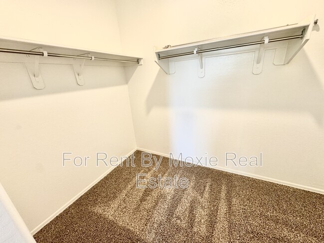 Building Photo - 17875 N Pietra Rd