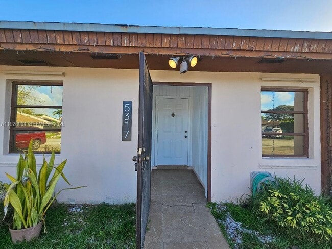 Building Photo - 5317 SW 140th Pl