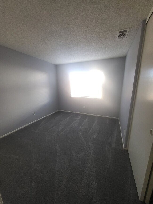 Building Photo - Great Single Story w/ 3 Car Garage