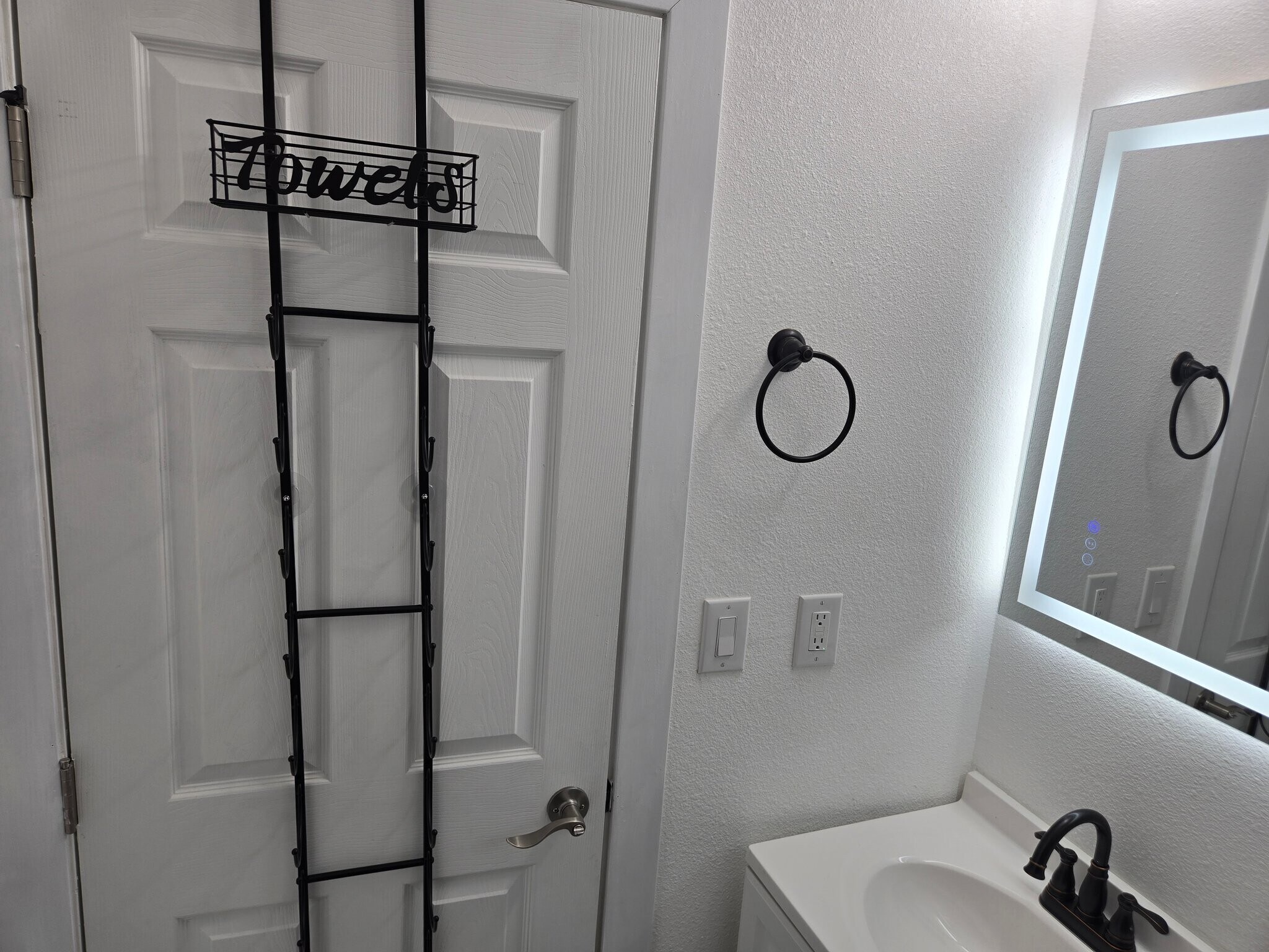 Building Photo - 730 Helmhill Ave