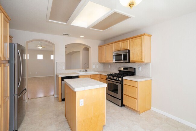 Building Photo - Schedule a tour today for a BEAUTIFUL 3-Be...