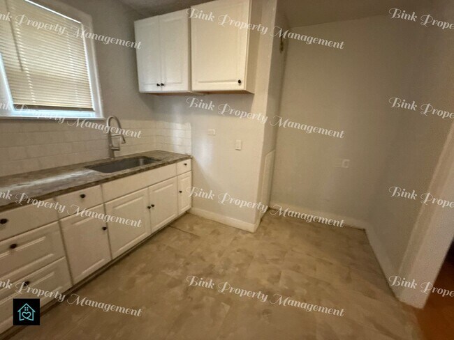 Building Photo - 14814 Sussex St