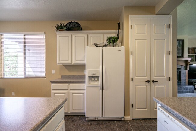 Building Photo - Fully Furnished 3 Bedroom Home In Coral Canyon With Community Amenities