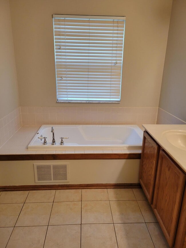 Building Photo - 2843 Minuteman Ct