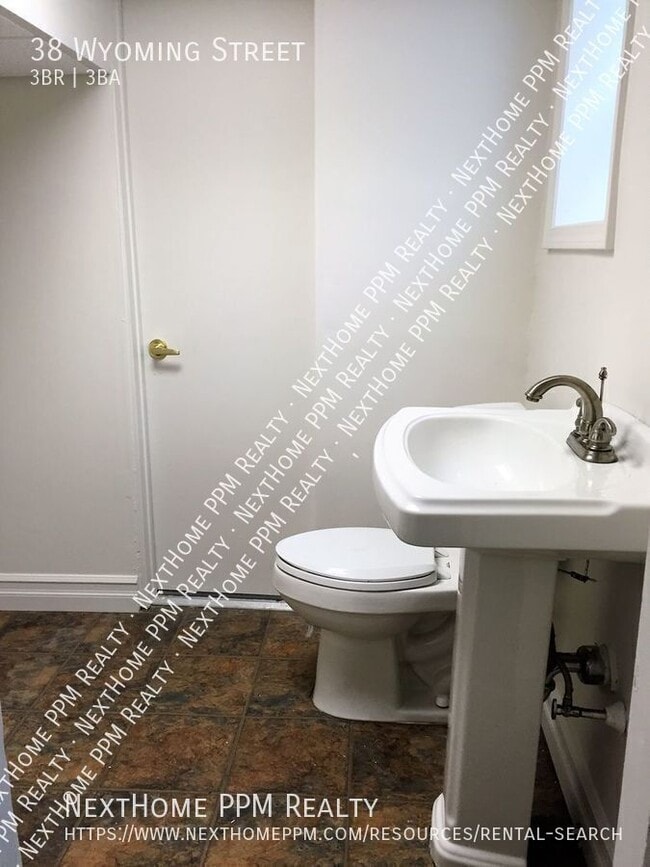 Building Photo - 38 Wyoming St