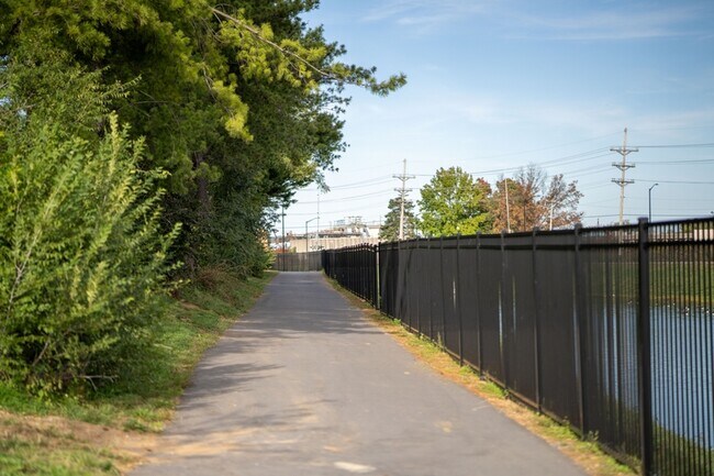 Building Photo - 2535 Bradford Ct