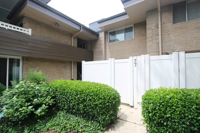 Building Photo - 346 Carpenter Dr NE