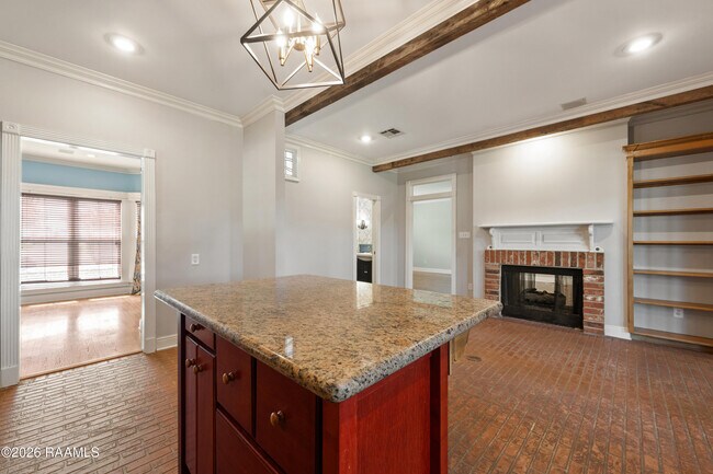 Building Photo - 300 Oak Hollow Dr