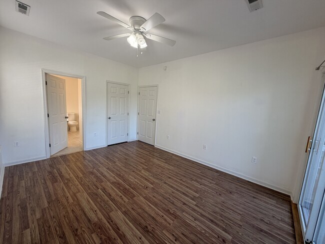 Building Photo - 3802 N Sagamore Dr