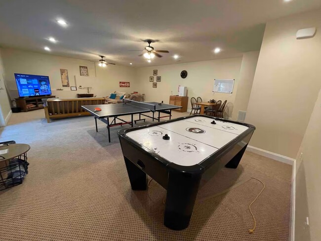 Building Photo - 329 Arrowood Pointe