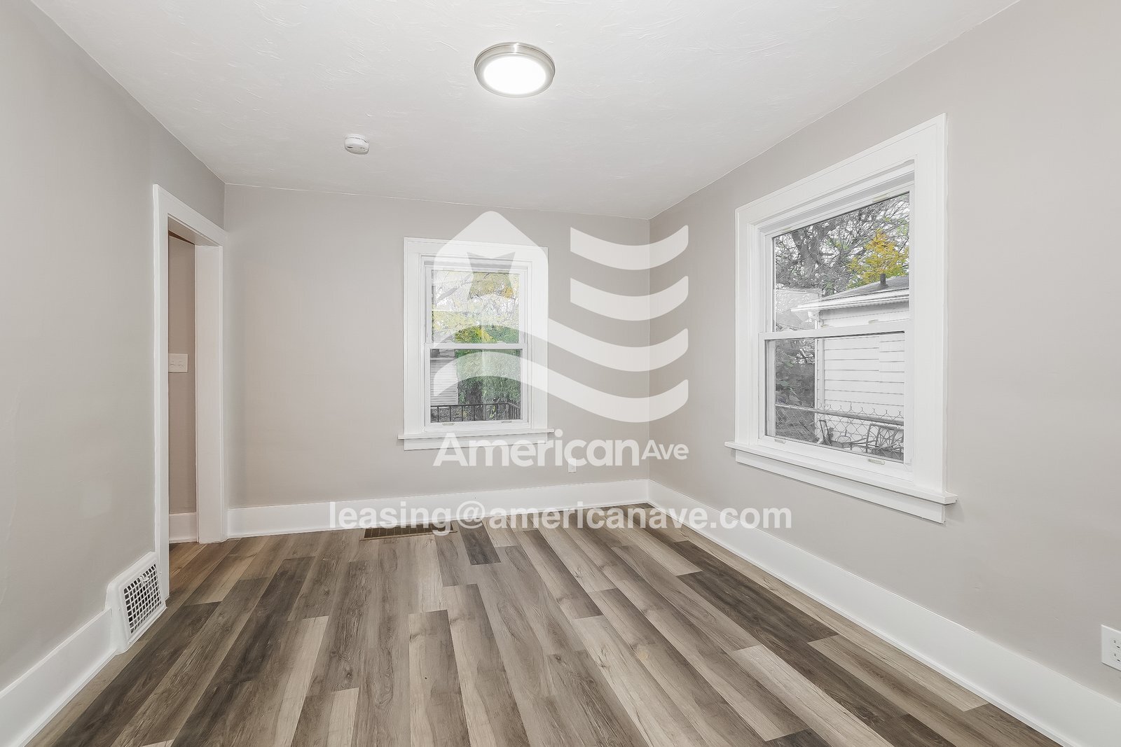 Building Photo - 1001 W 20th St