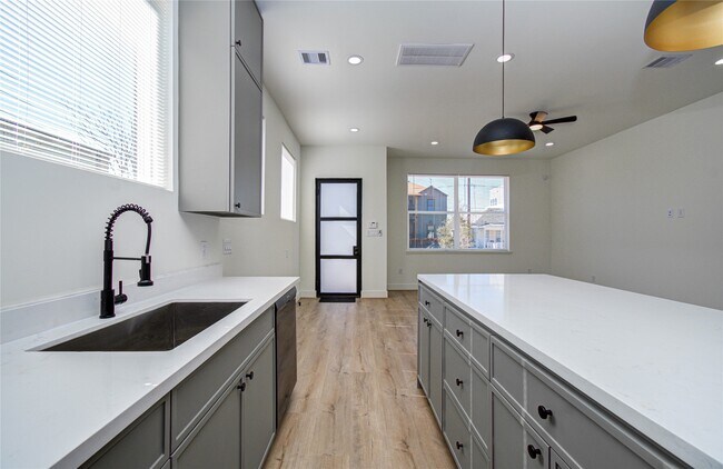 Building Photo - 1506 McKee St