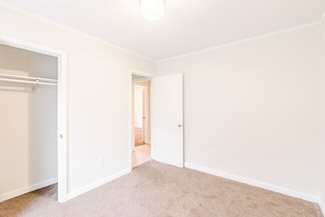 Building Photo - 2706 Marlin Dr