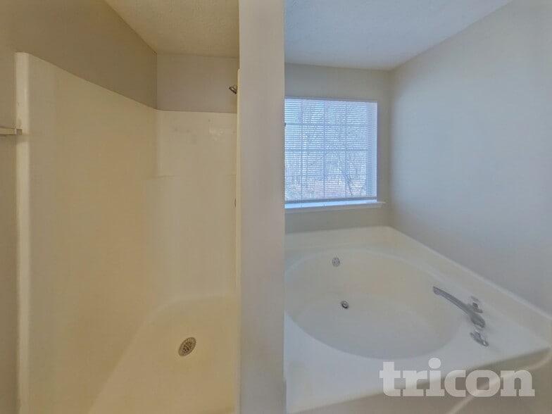 Building Photo - 165 Bridge Landing