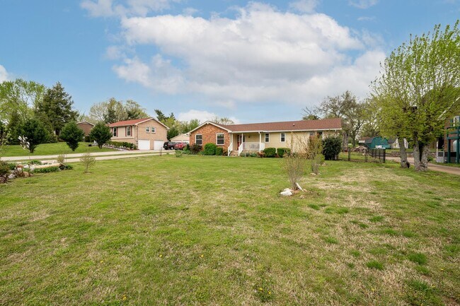 Building Photo - 120 Lake Point Dr