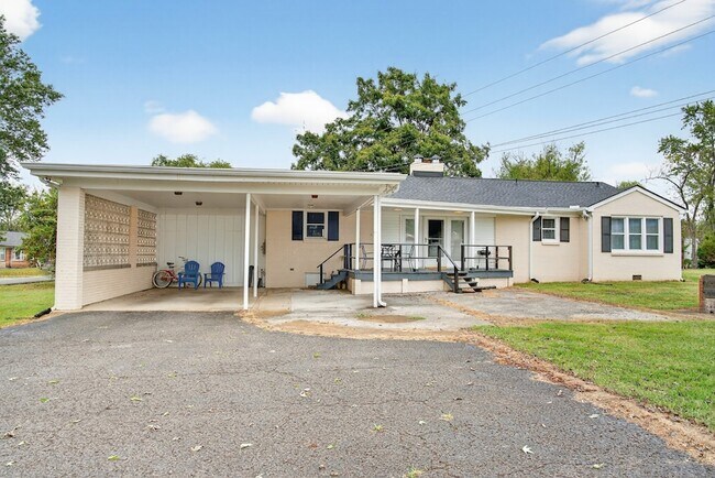 Building Photo - 147 Sunset Dr