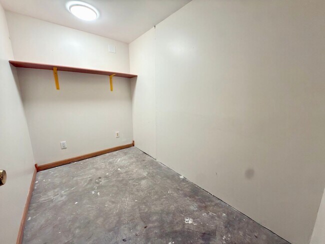 Building Photo - 7860 Sequoia Ct