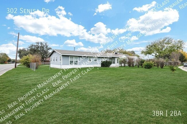 Building Photo - 302 Senisa Dr