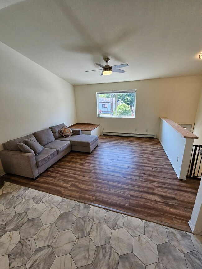 Building Photo - Sherwood Duplex and House