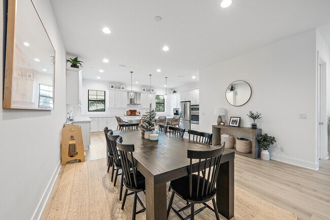 Building Photo - 12514 Gross Pointe Dr