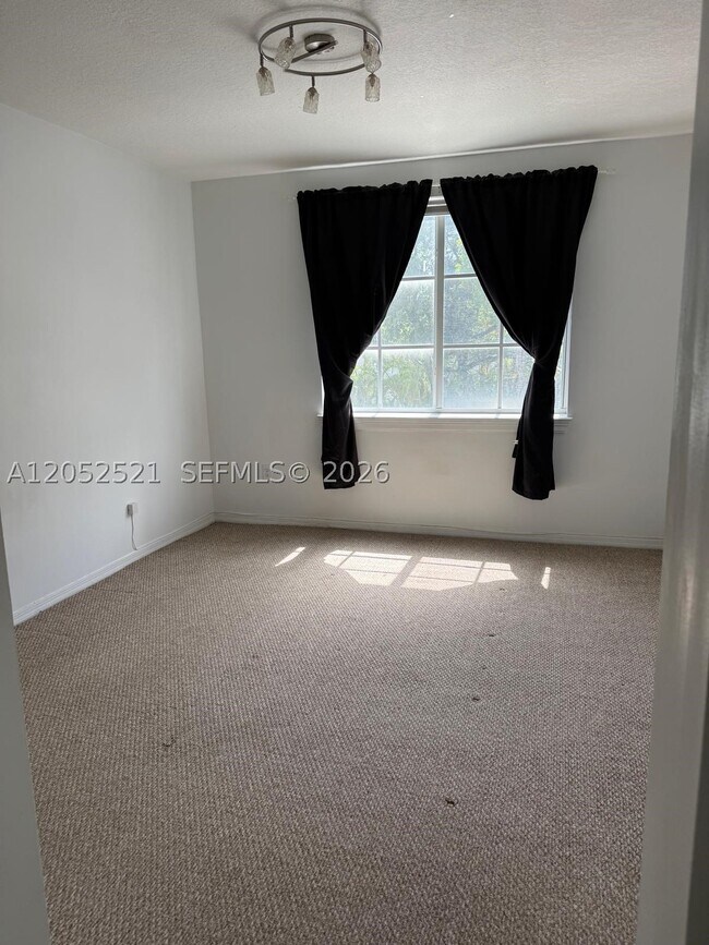 Building Photo - 6861 SW 44th St