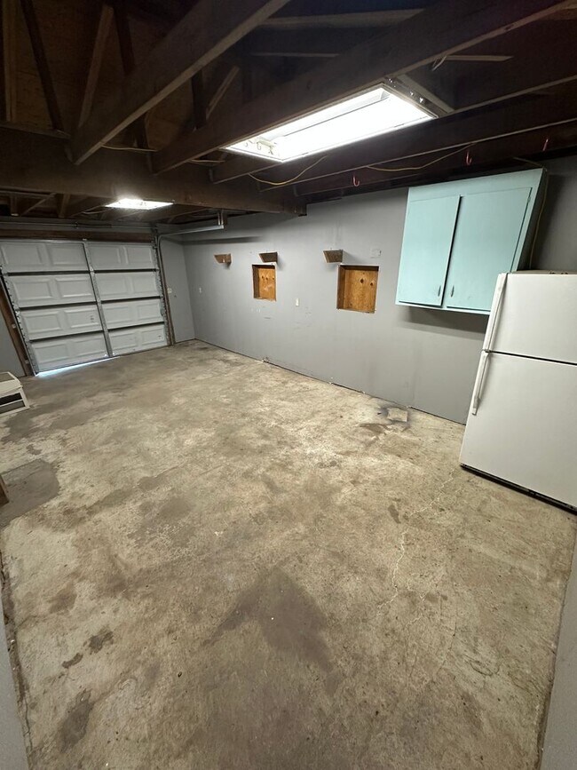 Building Photo - $1850 - 3BR/1BA Beautifully Maintained Hom...