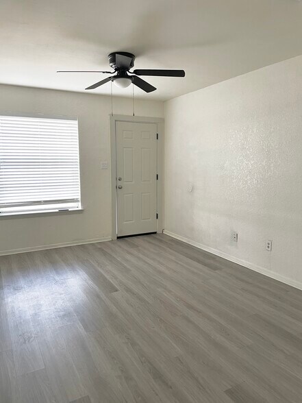 Building Photo - 8337 Clifford St