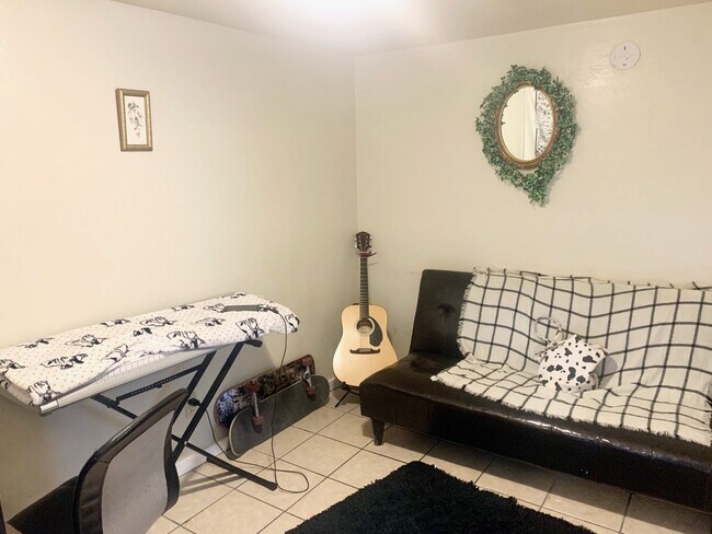 Building Photo - 725 East 5th Street