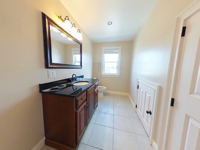 Building Photo - 109 Farwell St