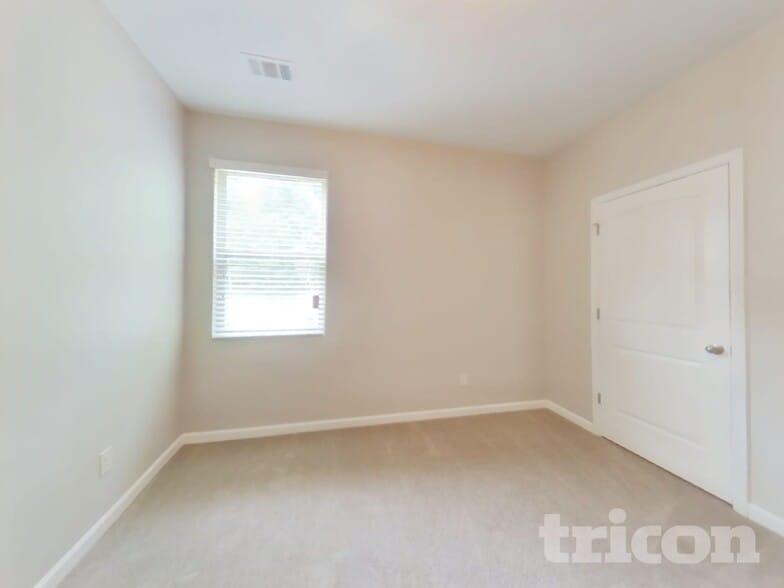 Building Photo - 474 Lake Ridge Ln