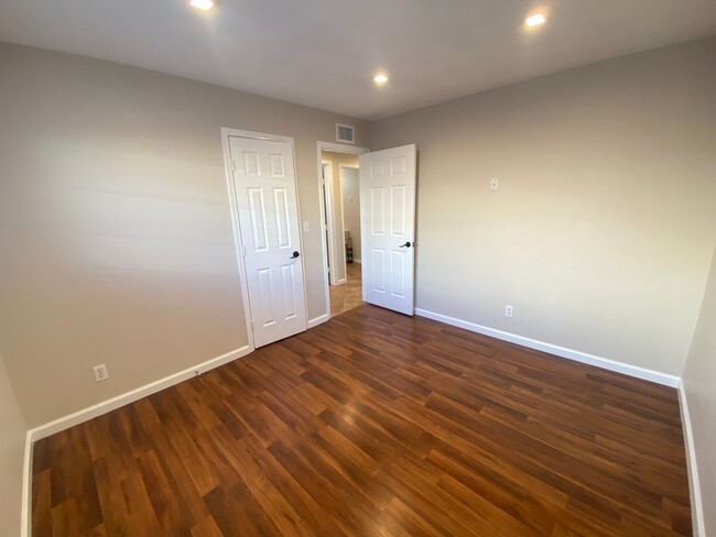 Building Photo - Beautiful Buena Park 4 Bedroom w/ AC For R...