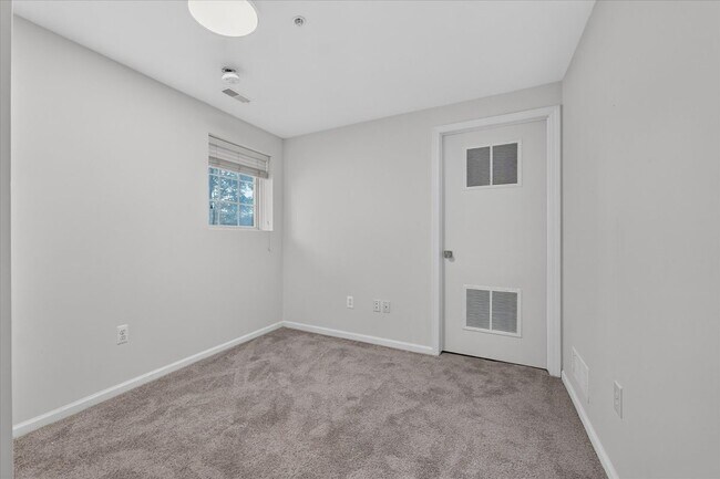 Building Photo - 39763 Rockcrest Cir