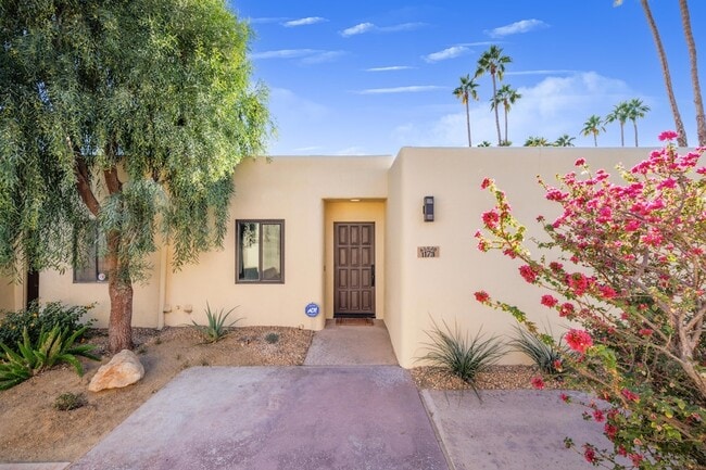 Building Photo - 1173 E Alejo Rd