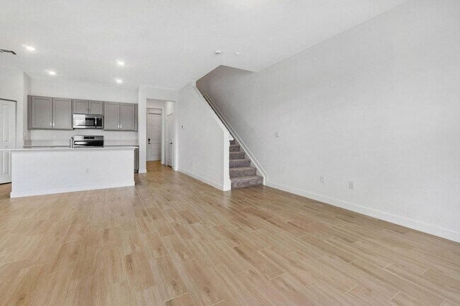 Building Photo - Lakeshore at the Fountains