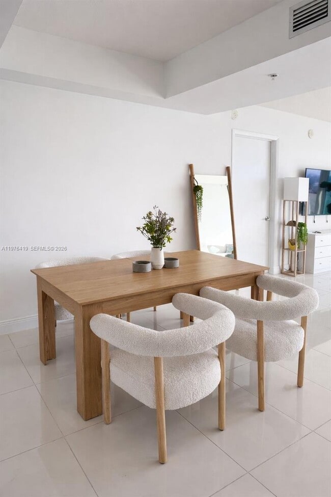 Building Photo - 1861 NW S River Dr