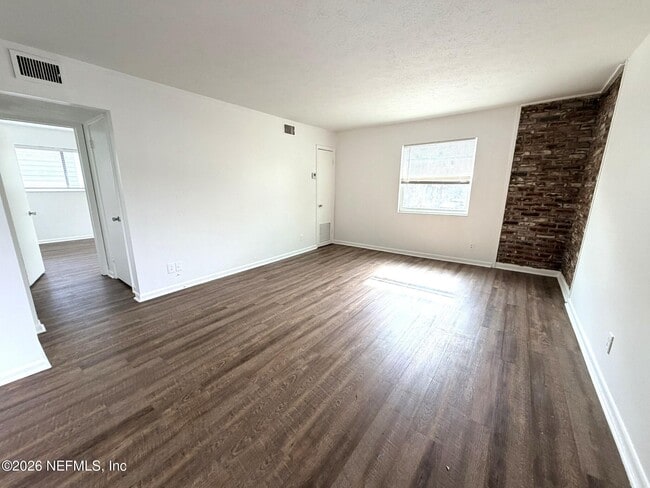 Building Photo - 1229 Willow Branch Ave