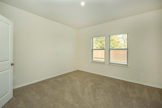 Building Photo - 420 Lucky Ln