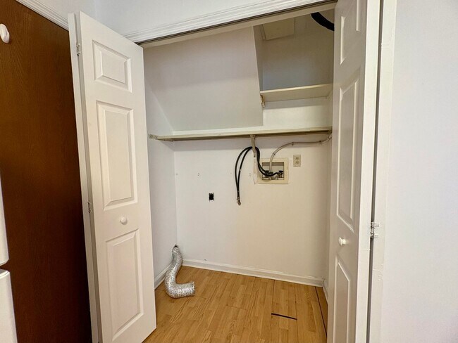 Building Photo - 211 Grandview Cir