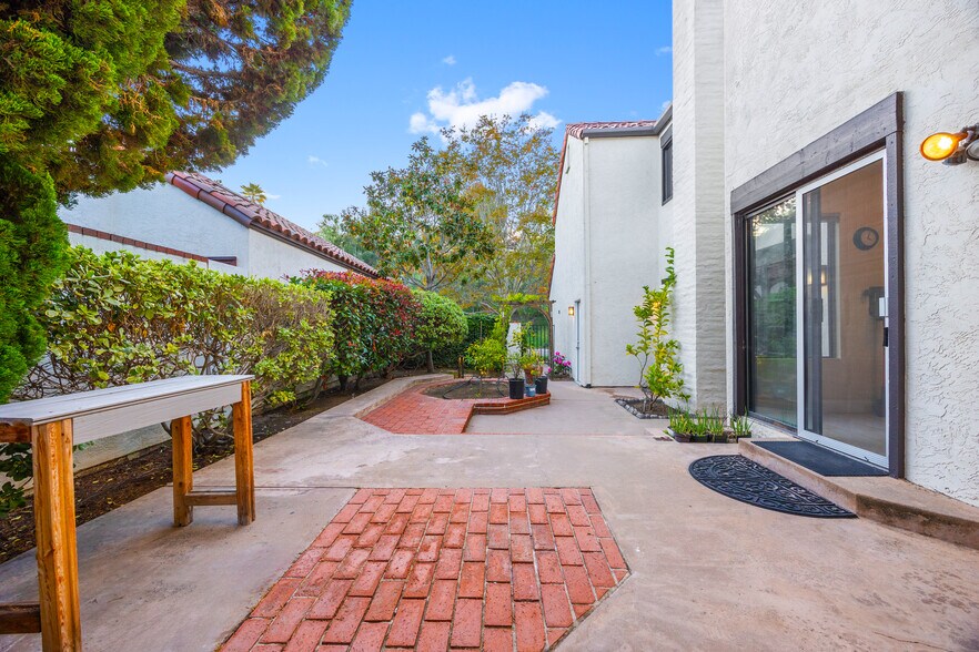 Building Photo - 17645 Rienzi Pl