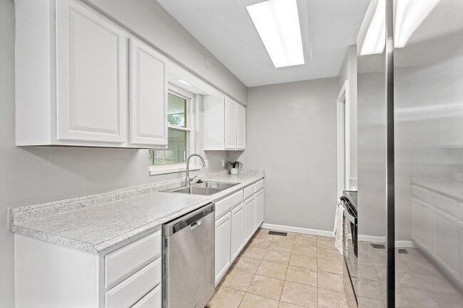 Building Photo - 110 S Bromfield Rd