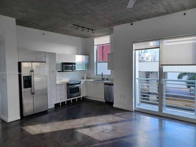 Building Photo - 133 NE 2nd Ave