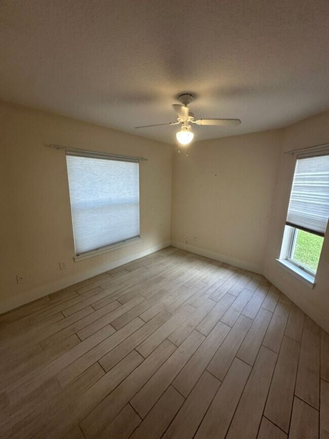 Building Photo - 105 Oceans Edge Dr