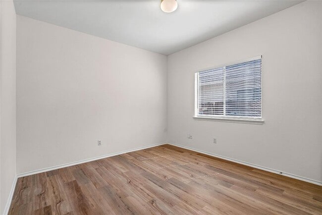 Building Photo - 1307 Laurel Glen Blvd