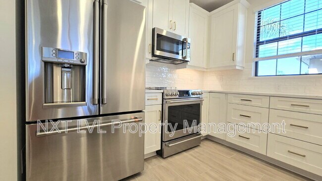 Building Photo - 15319 Lucerna St