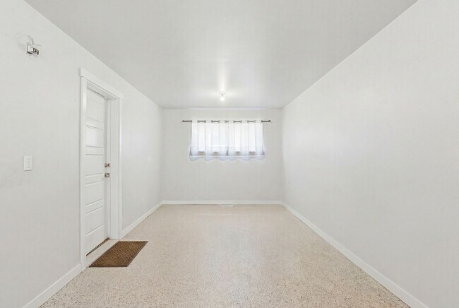 Building Photo - GORGEOUS Edmonds 2 Bedroom Primary Suites - Plus Flex Space