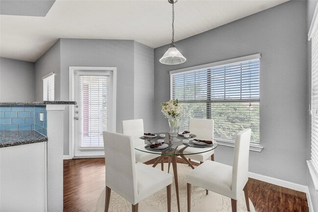 Building Photo - 2320 Gracy Farms Ln