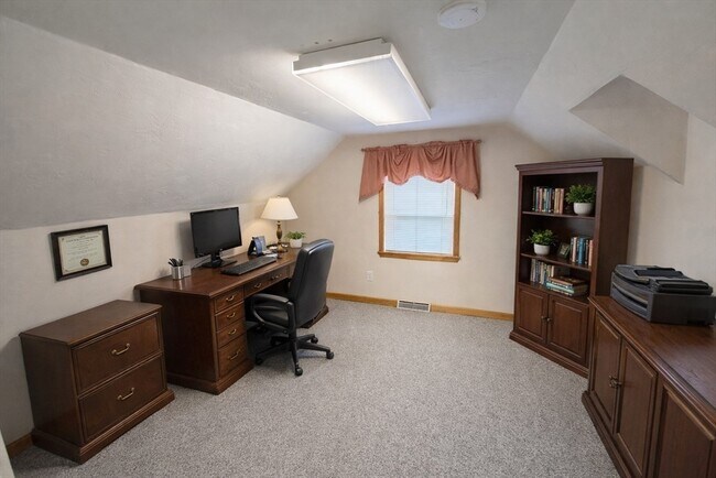 Building Photo - 50 School St