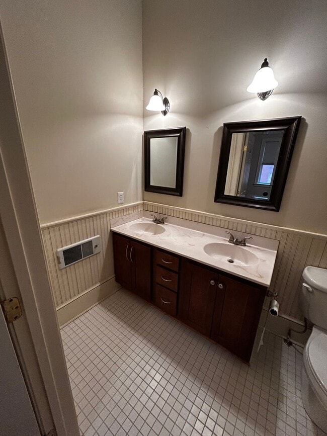 Building Photo - Great 2 Bedroom in Downtown Lynchburg