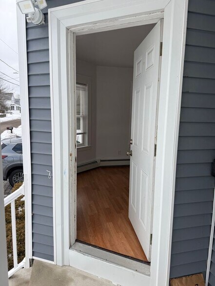 Building Photo - 82 Carpenter St